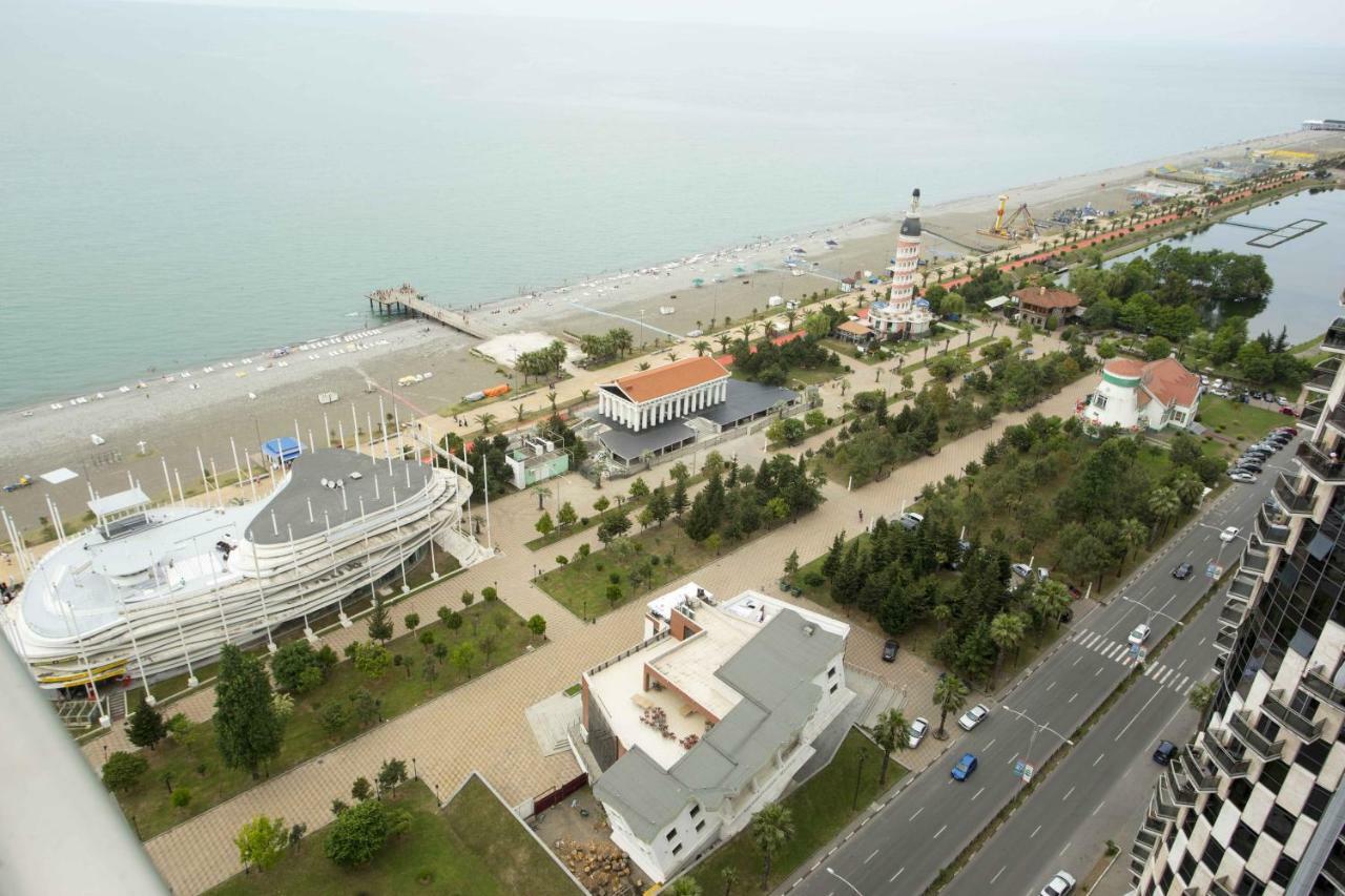 2Br Beachfront Batumi Apt Luxury & Sea Views Kültér fotó